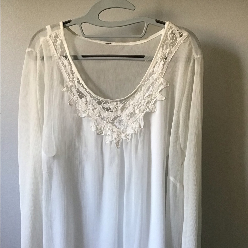 Beautiful flowing blouse with appliqué neckline